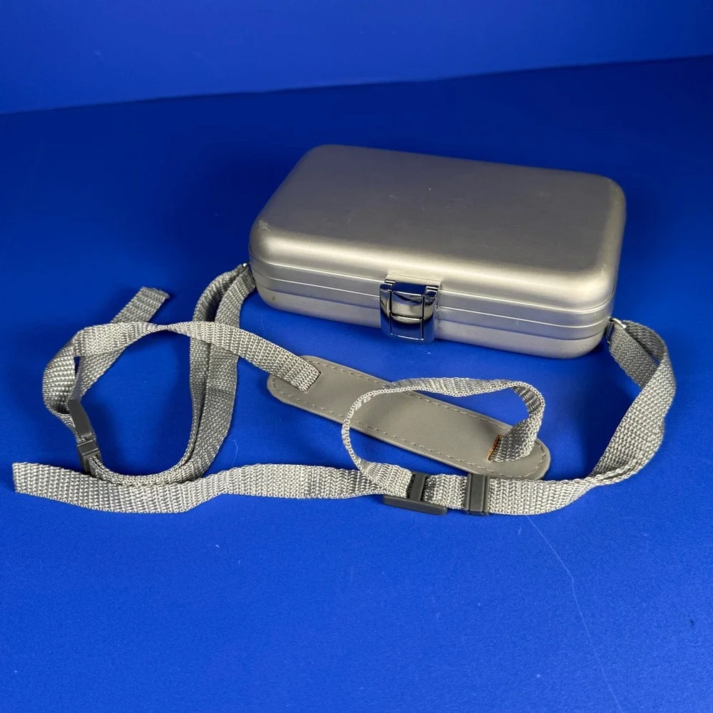 Nikon Coolpix 2500 Digital Camera Silver Blue Swivel Lens E2500 with Hard Case